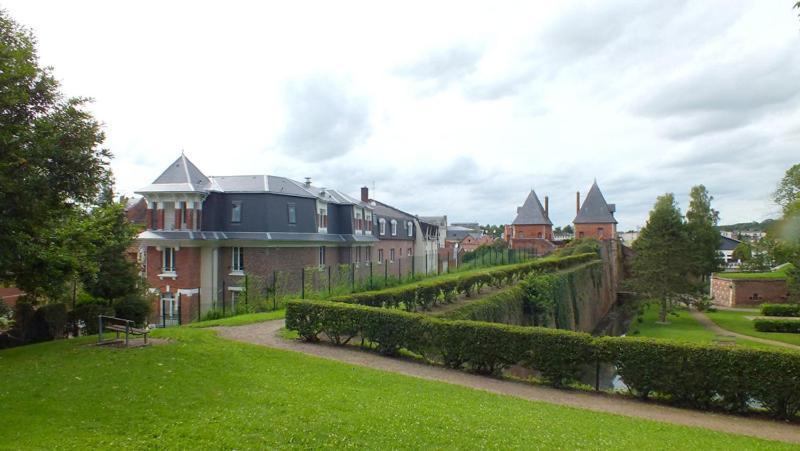 Auberge Des Remparts เปโรนน์ ภายนอก รูปภาพ